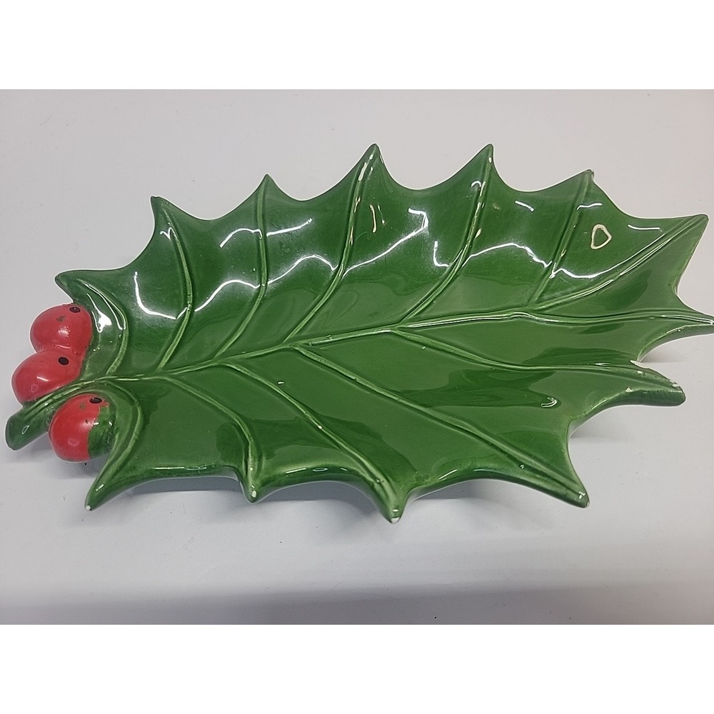 Vintage Mold Ceramic Holly Berry Leaf‎ Christmas Candy/Nut Dish Taiwan